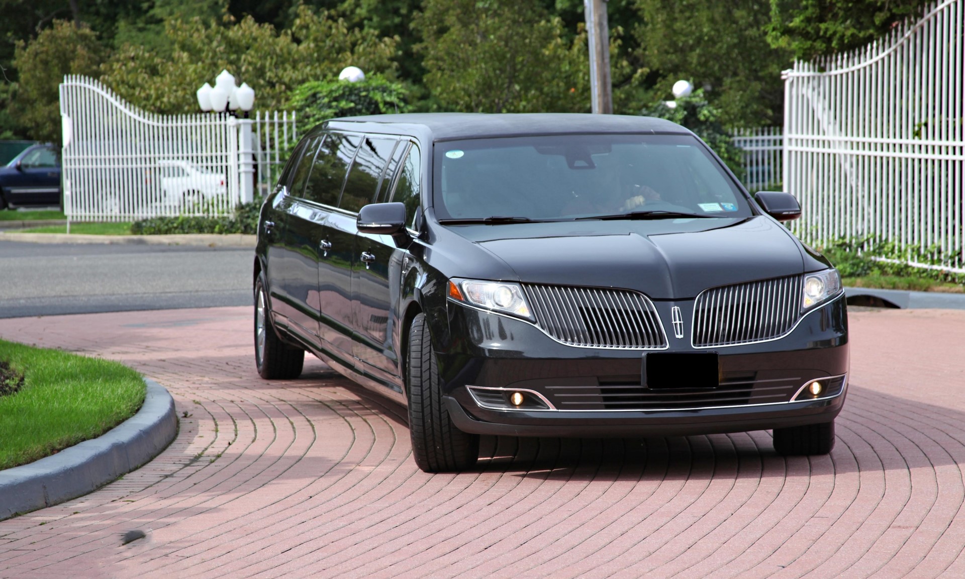 Lincoln-MKT image